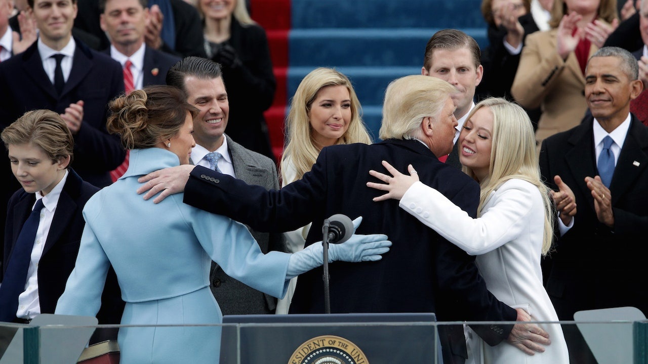 Tình chị em của Ivanka và Tiffany Trump  ảnh 5 Tinh chi em cua Ivanka va Tiffany Trump anh 5