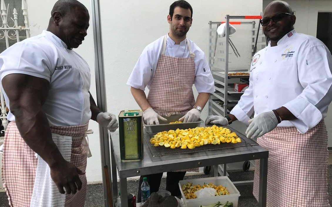 Dau bep Nha Trang noi tieng nho co bap cuon cuon anh 1