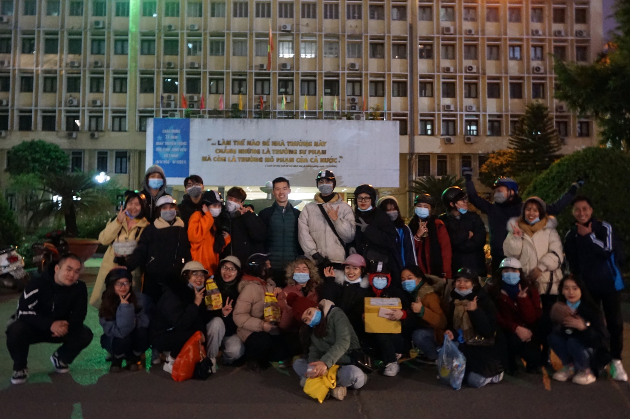 tang com cho nguoi vo gia cu trong dem ret o Ha Noi anh 1