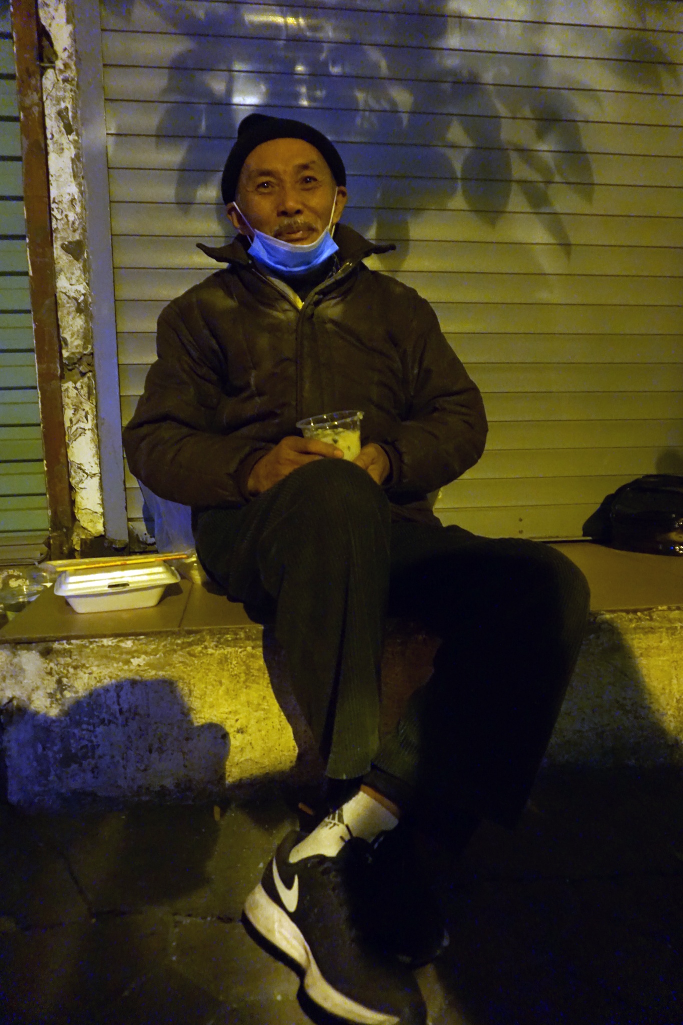 tang com cho nguoi vo gia cu trong dem ret o Ha Noi anh 2