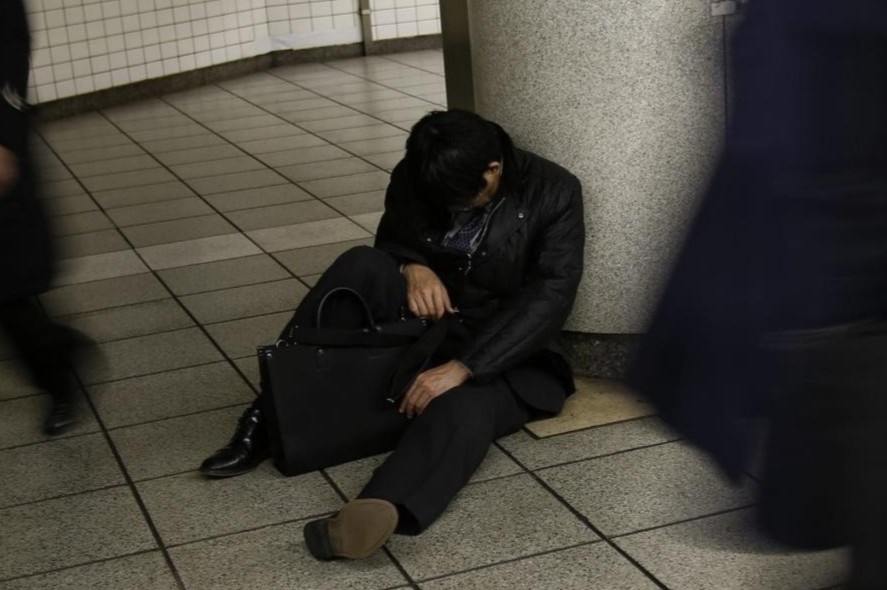 Van hoa ‘996’ khien dan cong so Trung Quoc doi mang lay tien hinh anh