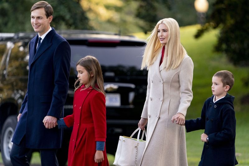 Vo chong Ivanka Trump chuyen toi can ho thue ben bo bien hinh anh