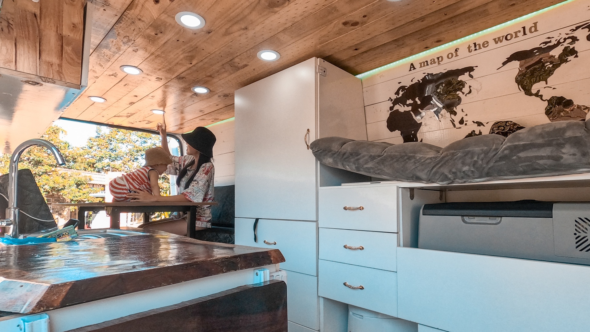 gia dinh song tren nha di dong anh 7