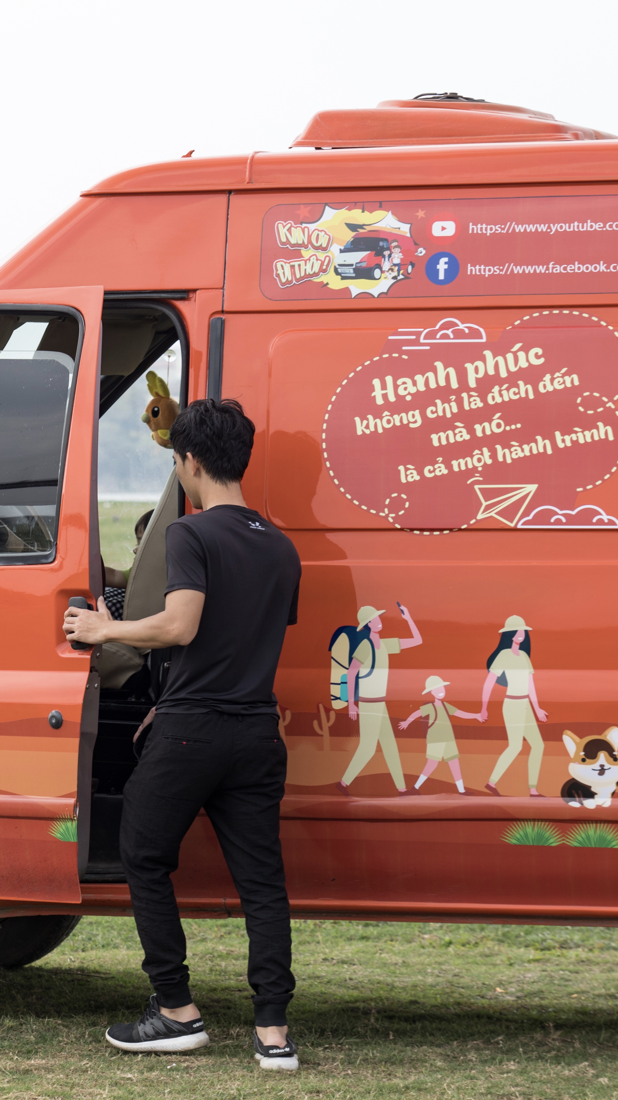 gia dinh song tren nha di dong anh 32