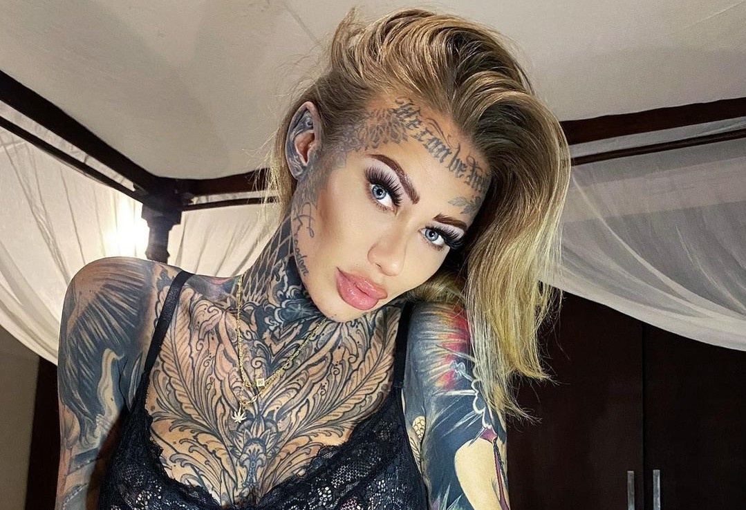 Nguoi phu nu Anh che phu co the bang hinh xam hinh anh