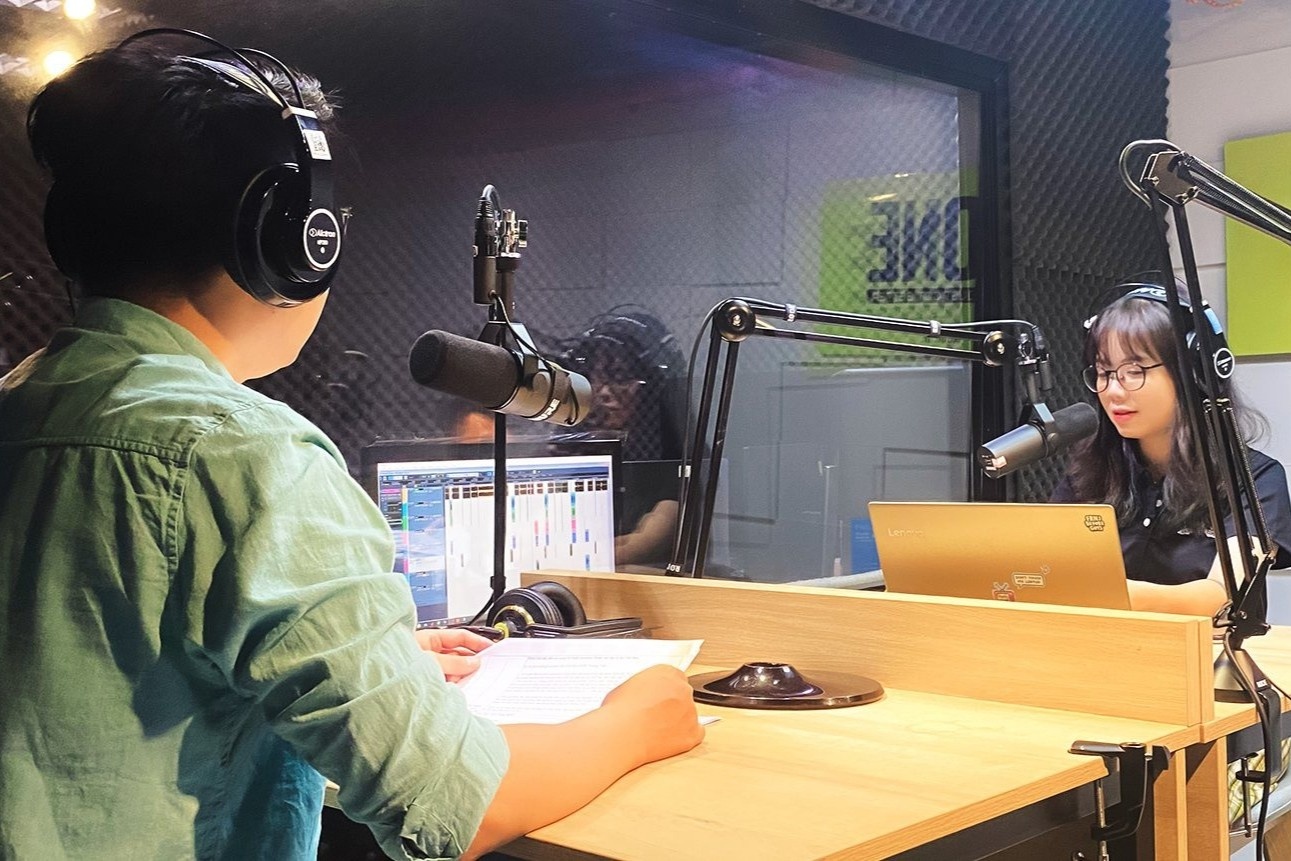 Tro thanh nguoi dan chuong trinh voi Xone Radio Star hinh anh