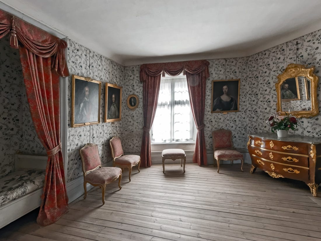 Lau dai cua hoang gia Thuy Dien anh 9