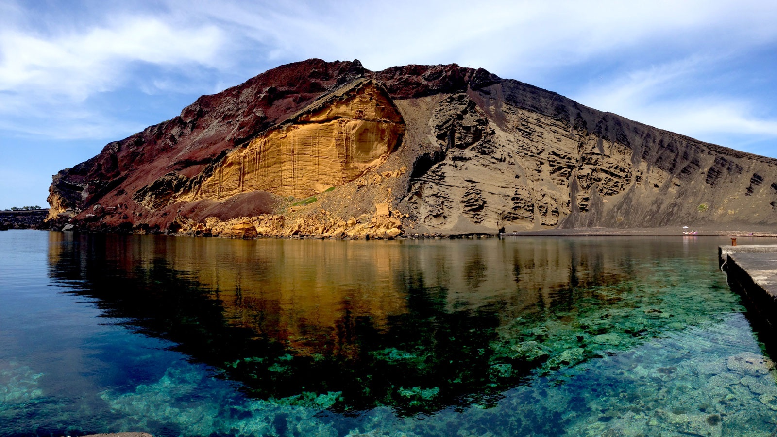 Nhung hon dao Covid-19 chua dat chan toi o Italy anh 1