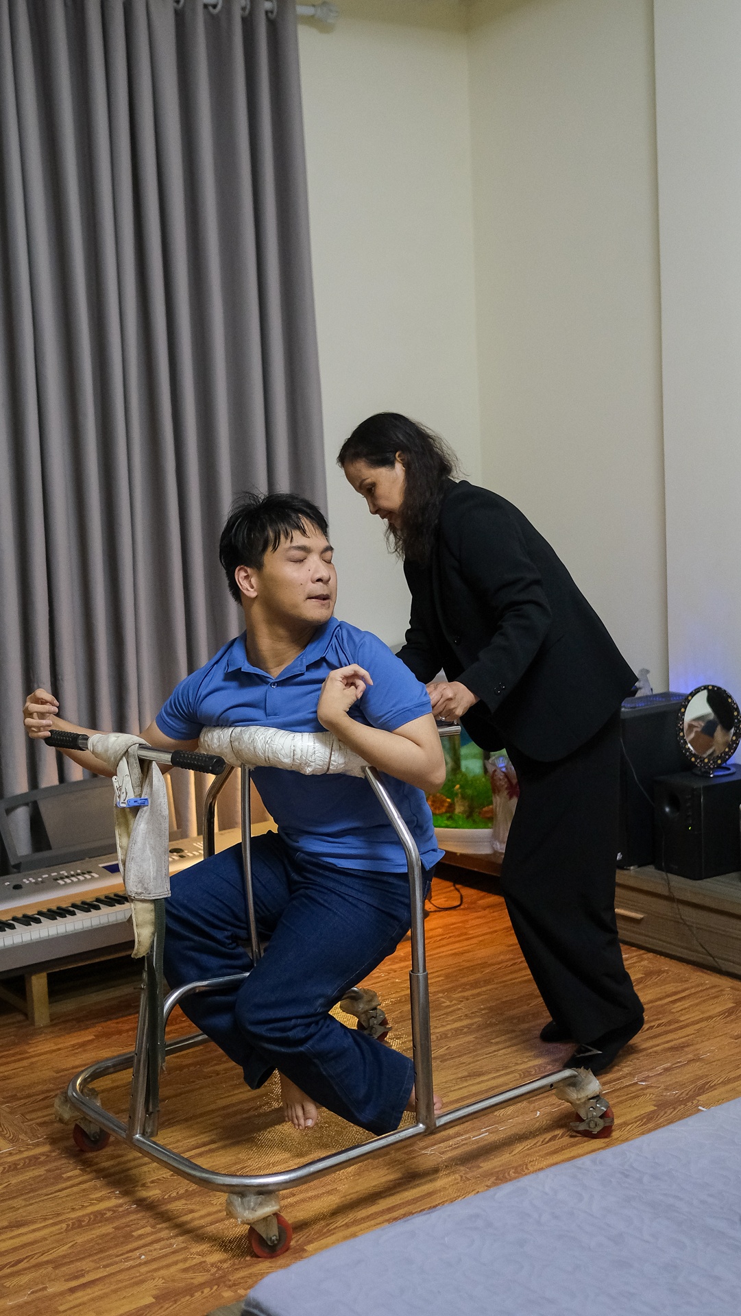 cuộc sống của nhạc sĩ bại não ảnh 6 cuoc song cua nhac si bai nao anh 6