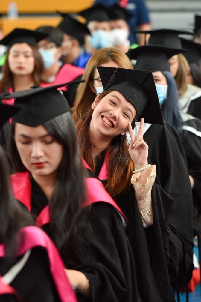 nu sinh RMIT trong ngay tot nghiep anh 2