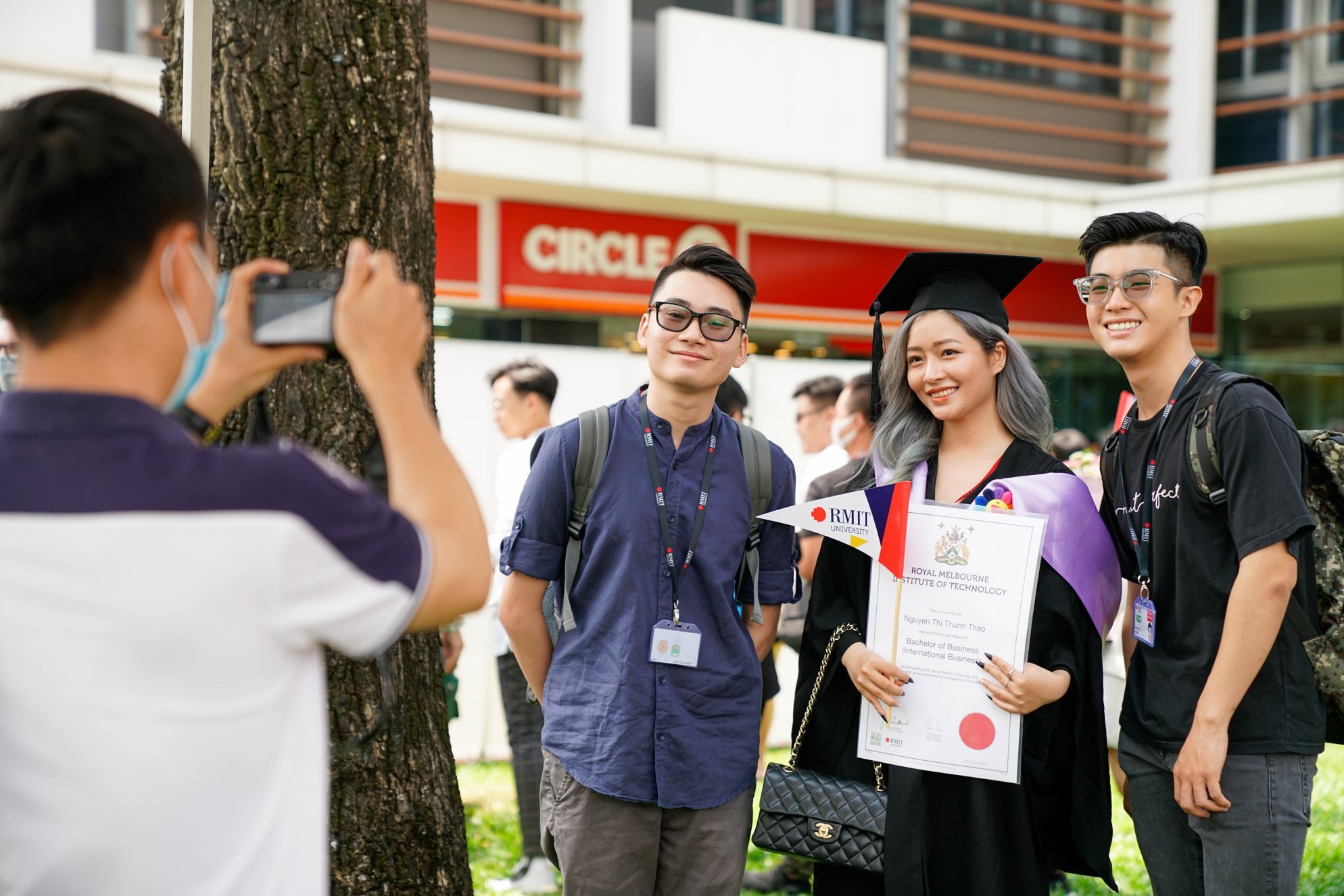 nu sinh RMIT trong ngay tot nghiep anh 11