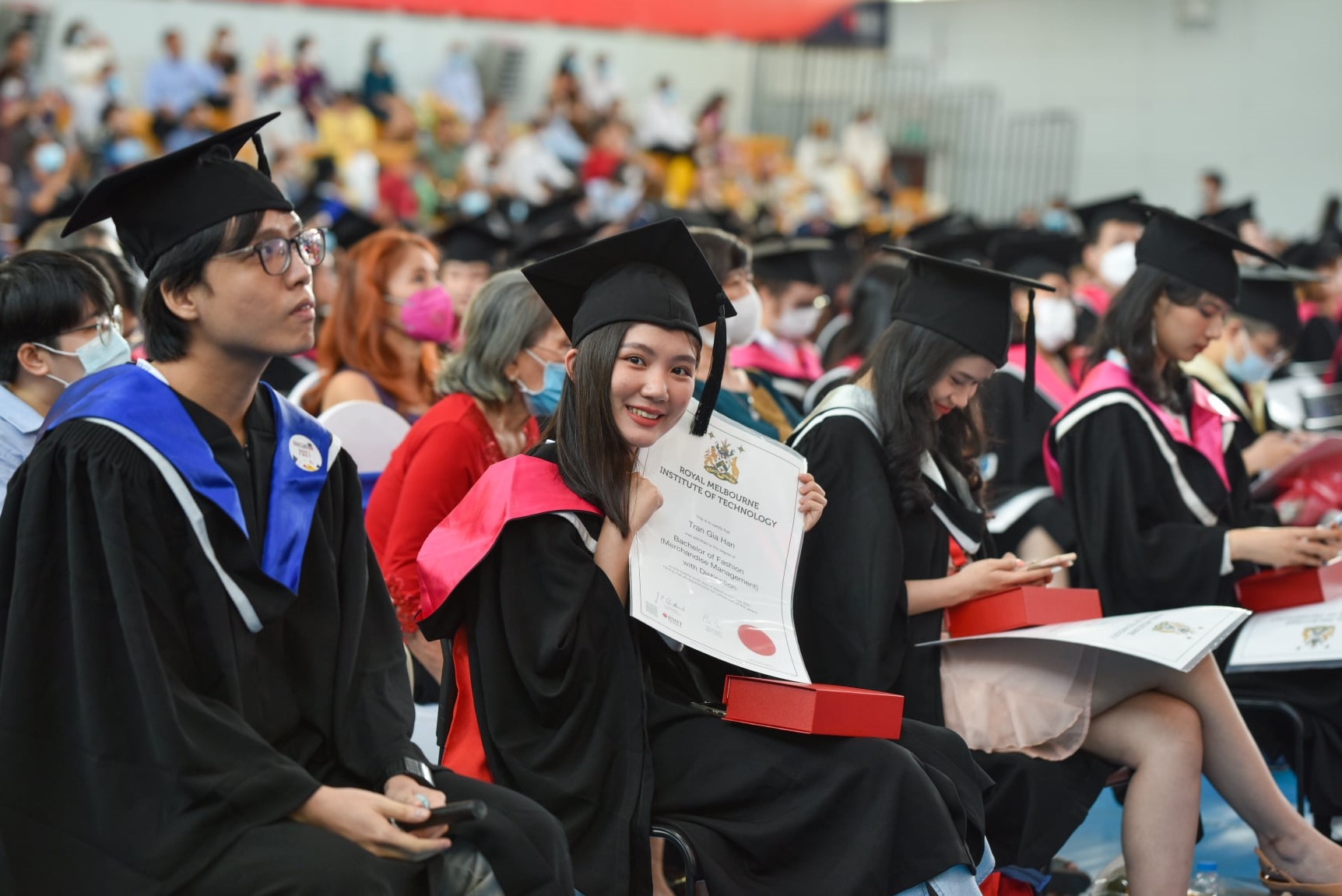 nu sinh RMIT trong ngay tot nghiep anh 4