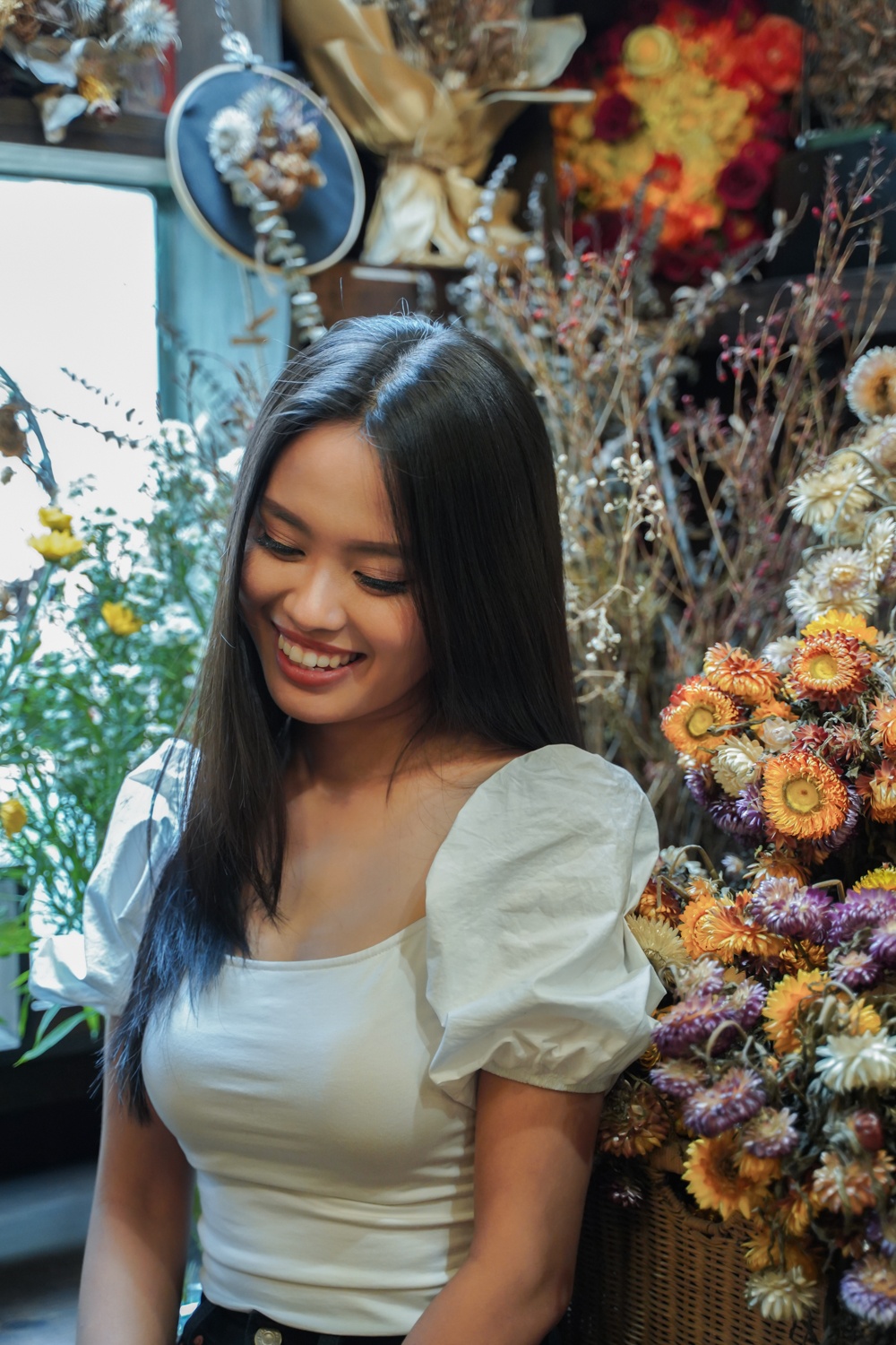 Nu MC mien Tay bo viec de dap xe xuyen Viet anh 4