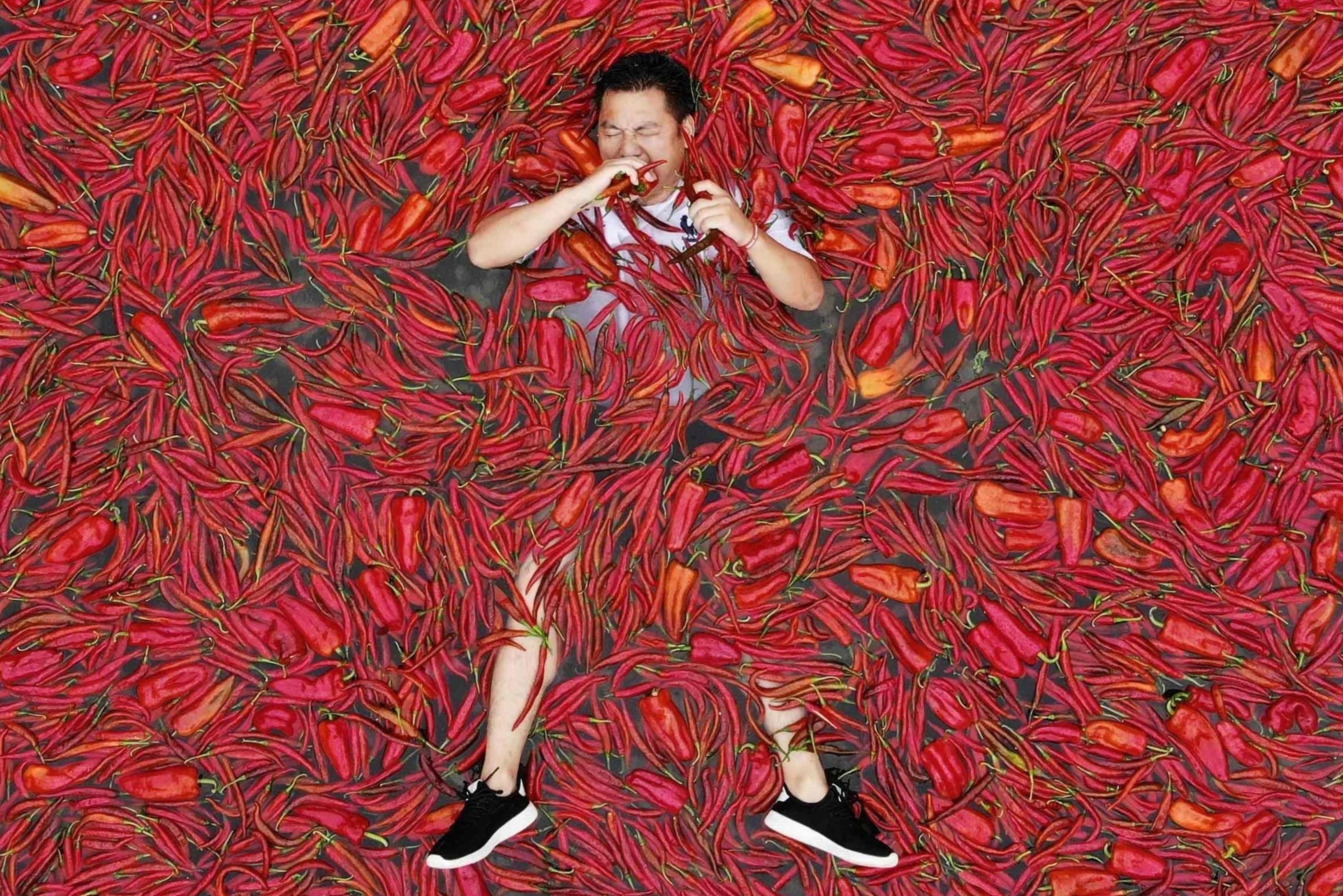 Su nguy hiem dang sau thu thach an ot sieu cay hinh anh