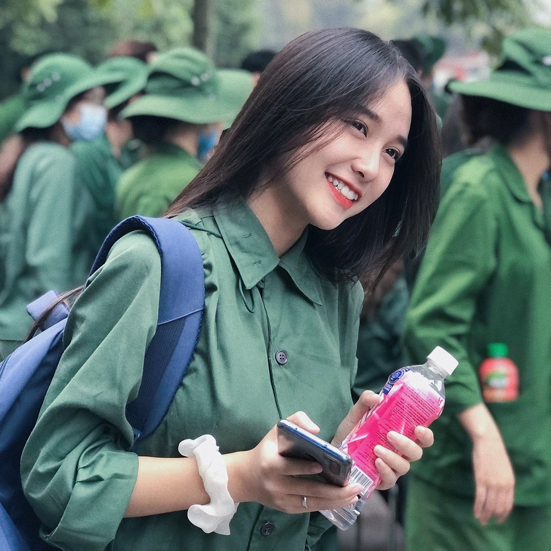 nu sinh duoc chu y nho anh hoc quan su anh 1