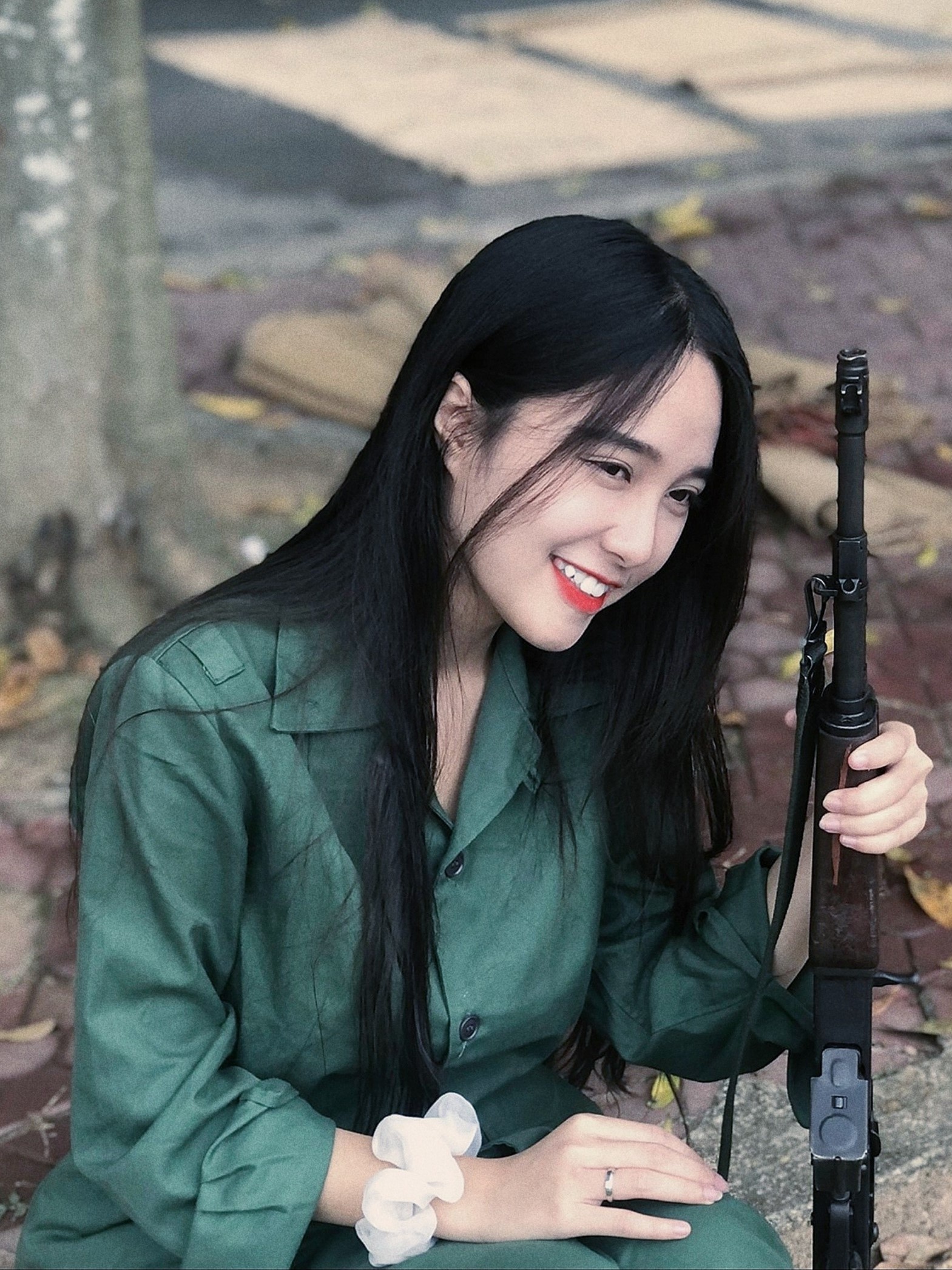 nữ sinh được chú ý nhờ ảnh học quân sự ảnh 2 nu sinh duoc chu y nho anh hoc quan su anh 2