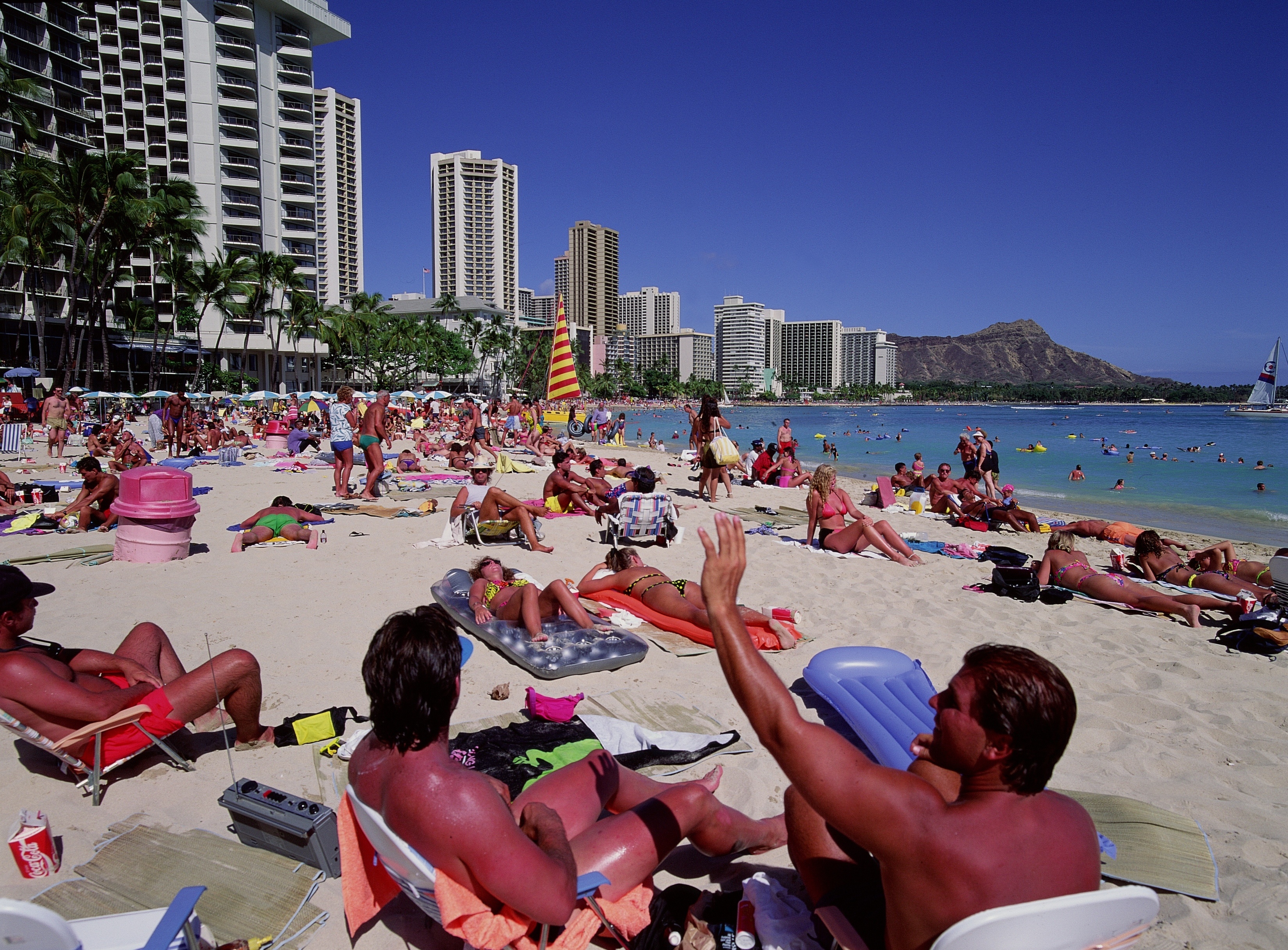 khách du lịch trở lại hawaii sau tiêm vaccine ảnh 2 khach du lich tro lai hawaii sau tiem vaccine anh 2