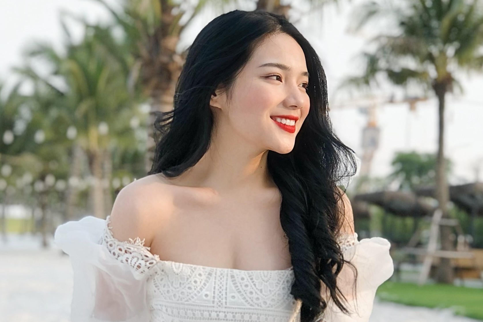 Nu sinh truong Bao cao 1,70 m, theo duoi nghe MC hinh anh