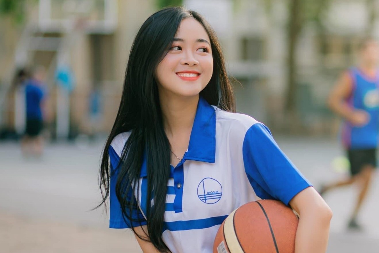 Co gai dan toc Nung la mau anh, mo uoc lam MC hinh anh