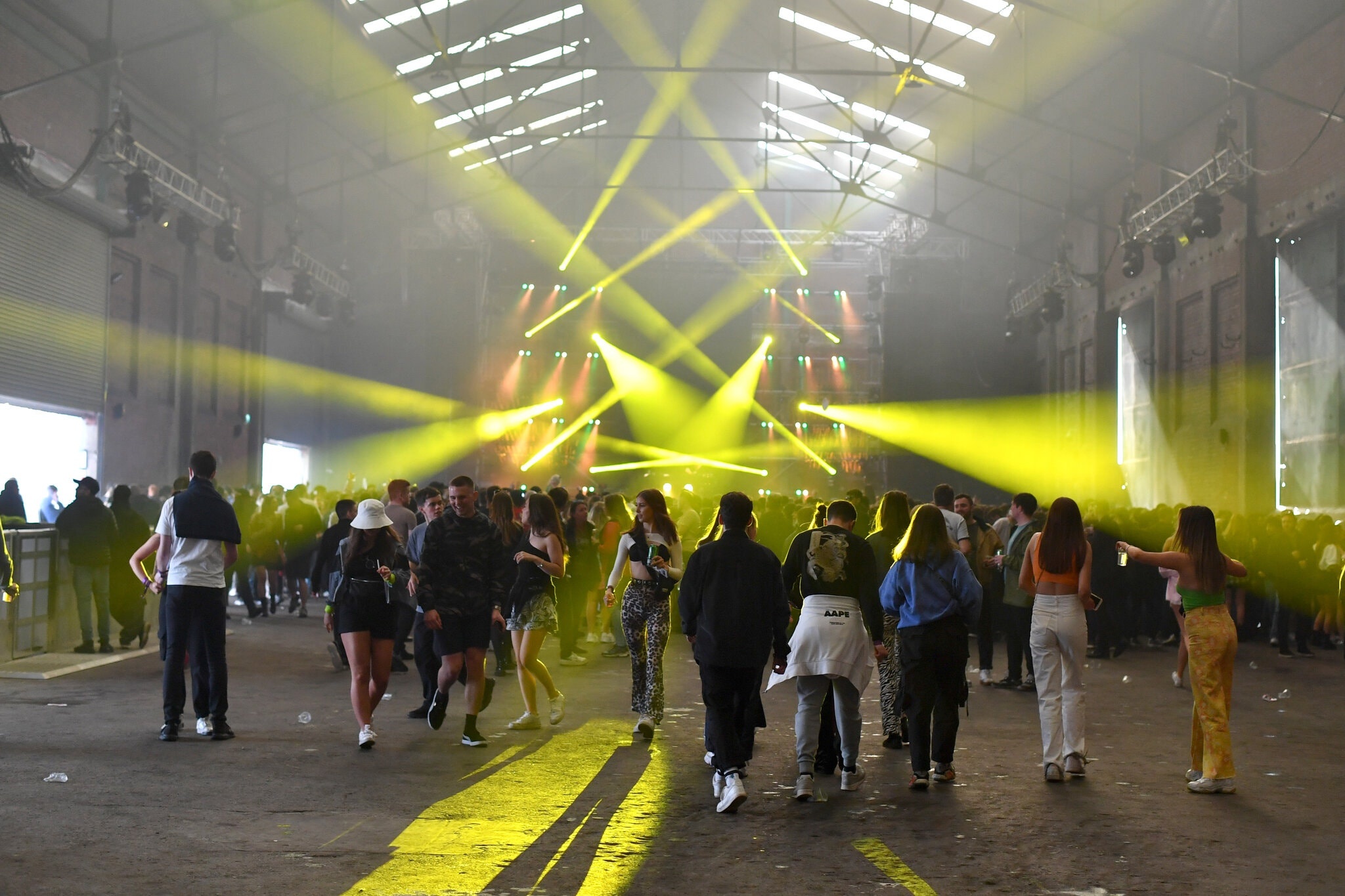 cuoc song tiec tung o Anh tro lai anh 1