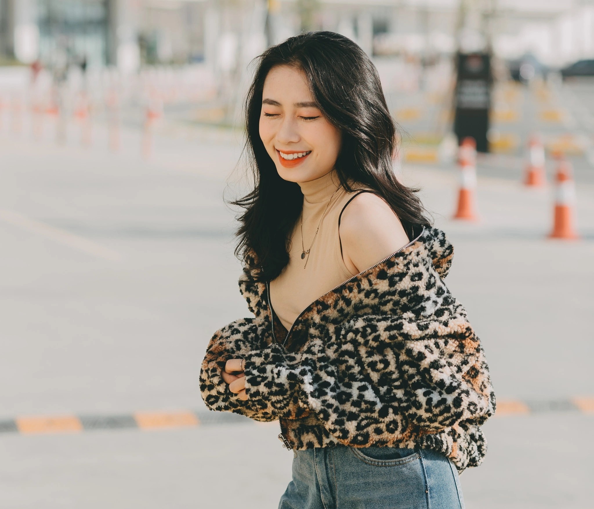 nu sinh bach khoa noi tieng anh 1