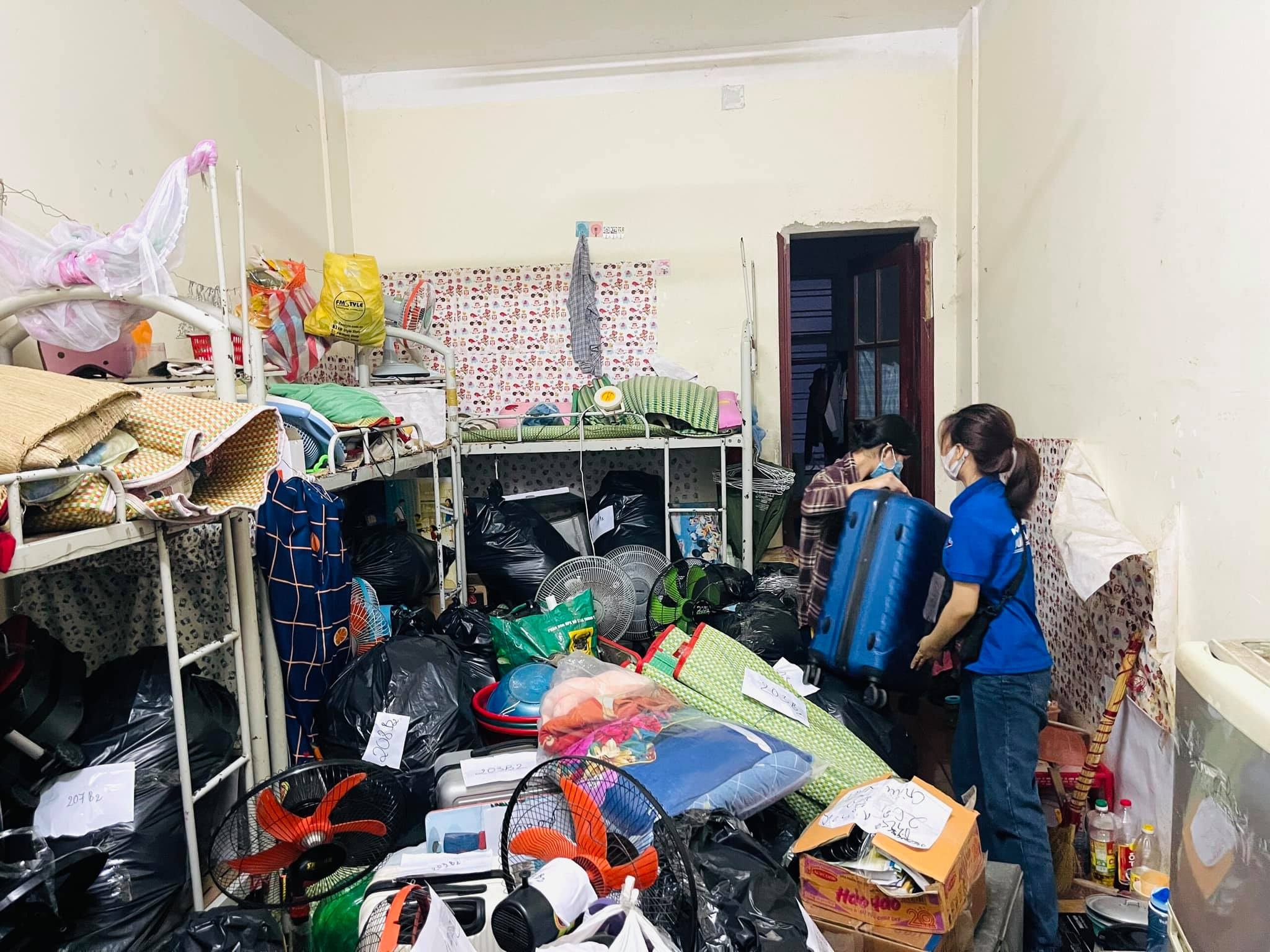 Sinh viên Đà Nẵng dọn dẹp ký túc xá thành khu cách ly ảnh 1 Sinh vien Da Nang don dep ky tuc xa thanh khu cach ly anh 1