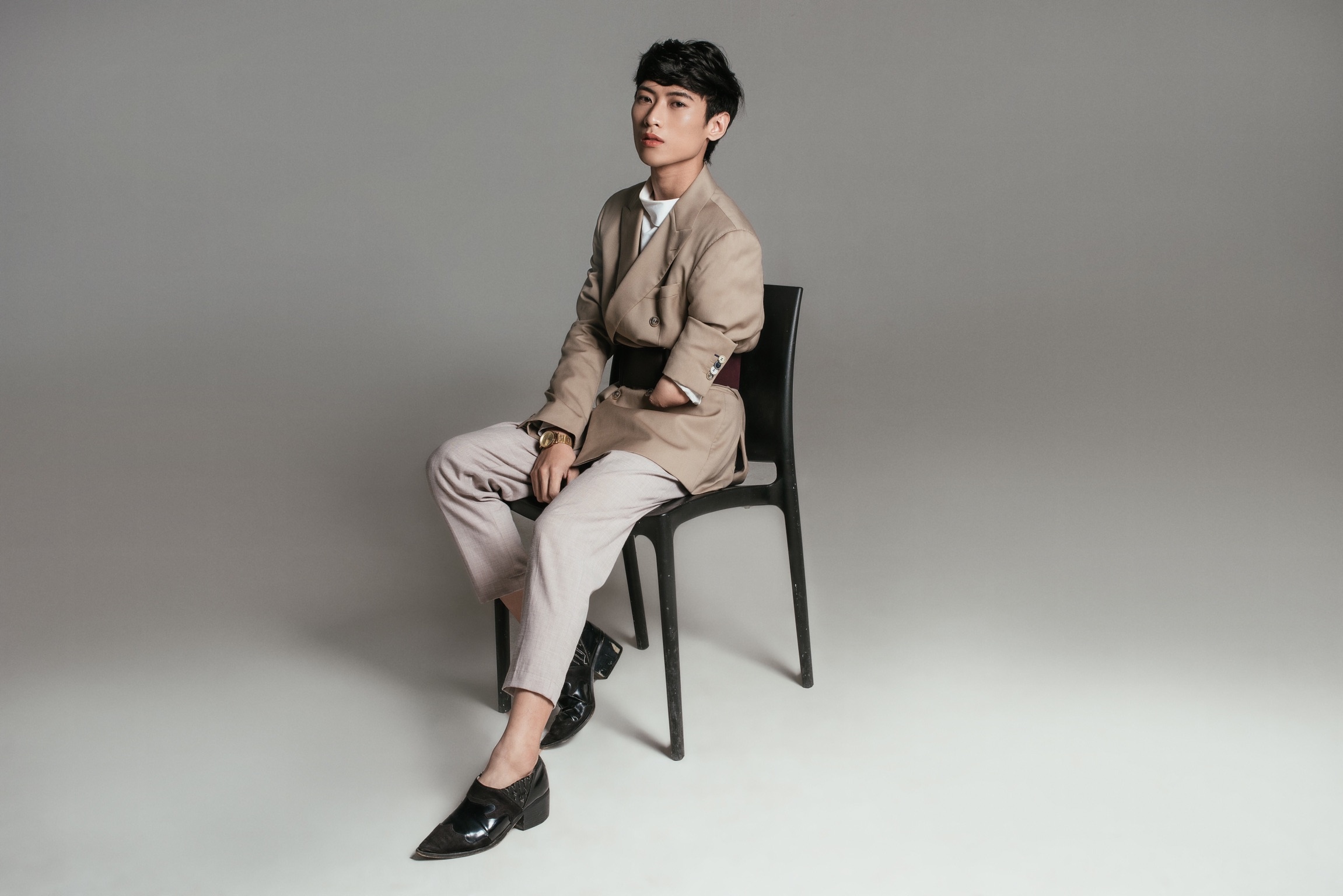 Nha thiet ke khuyet mot tay anh 1