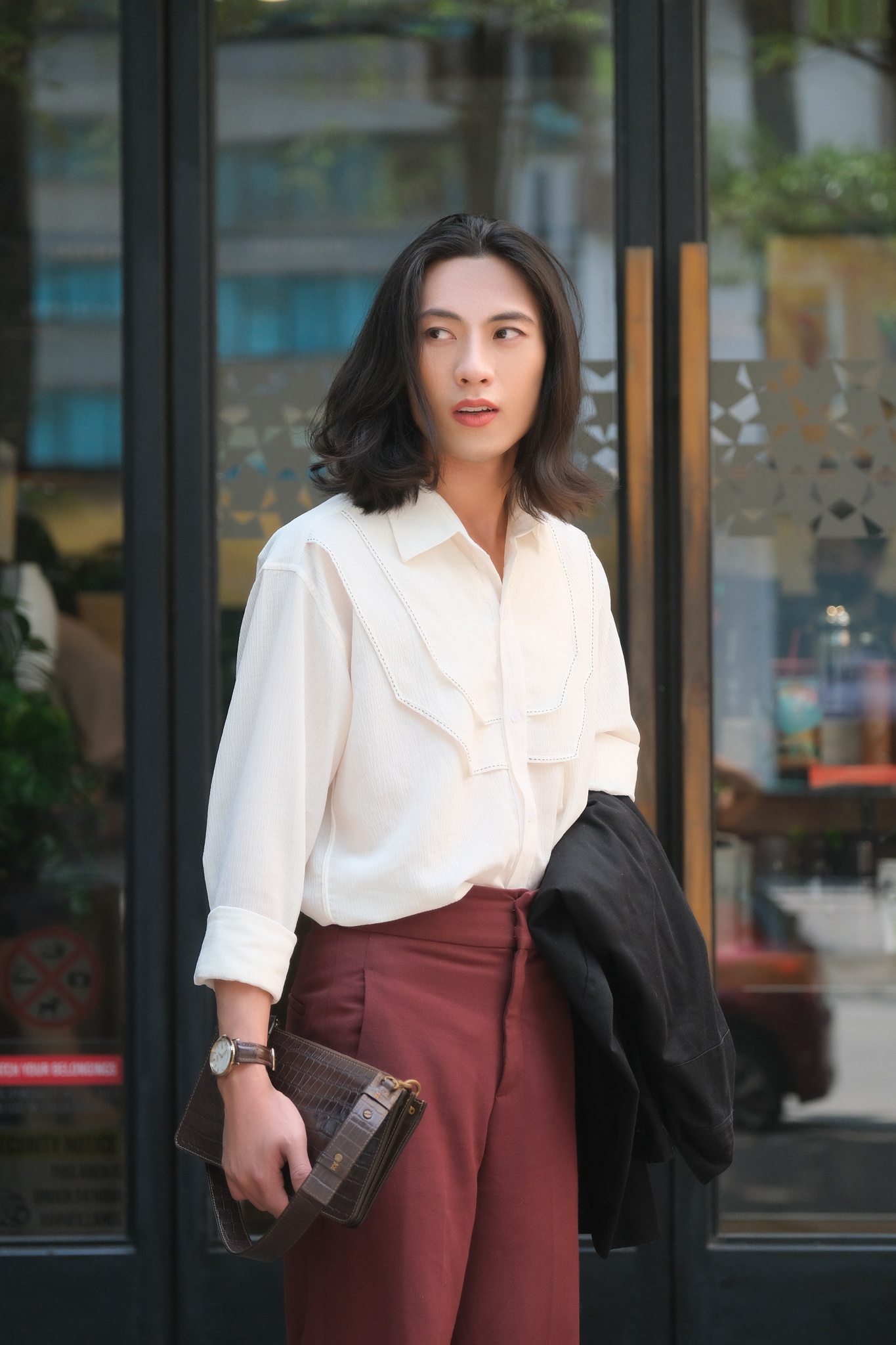 Nha thiet ke khuyet mot tay anh 9