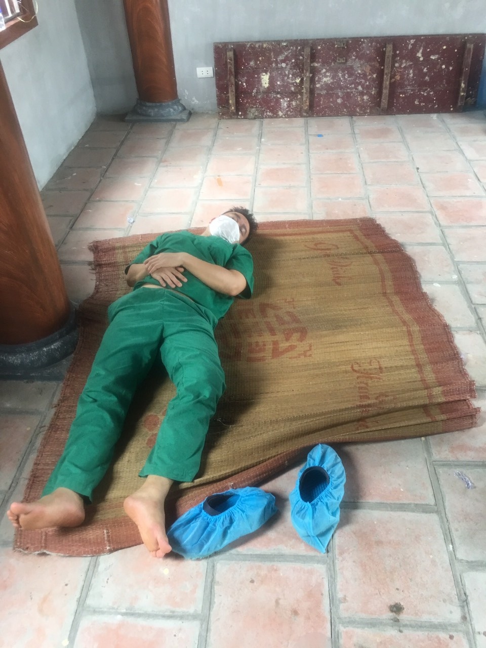 Y bác sĩ Quảng Ninh ấm lòng trước tấm băng rôn từ người dân Bắc Giang ảnh 3 Y bac si Quang Ninh am long truoc tam bang ron tu nguoi dan Bac Giang anh 3