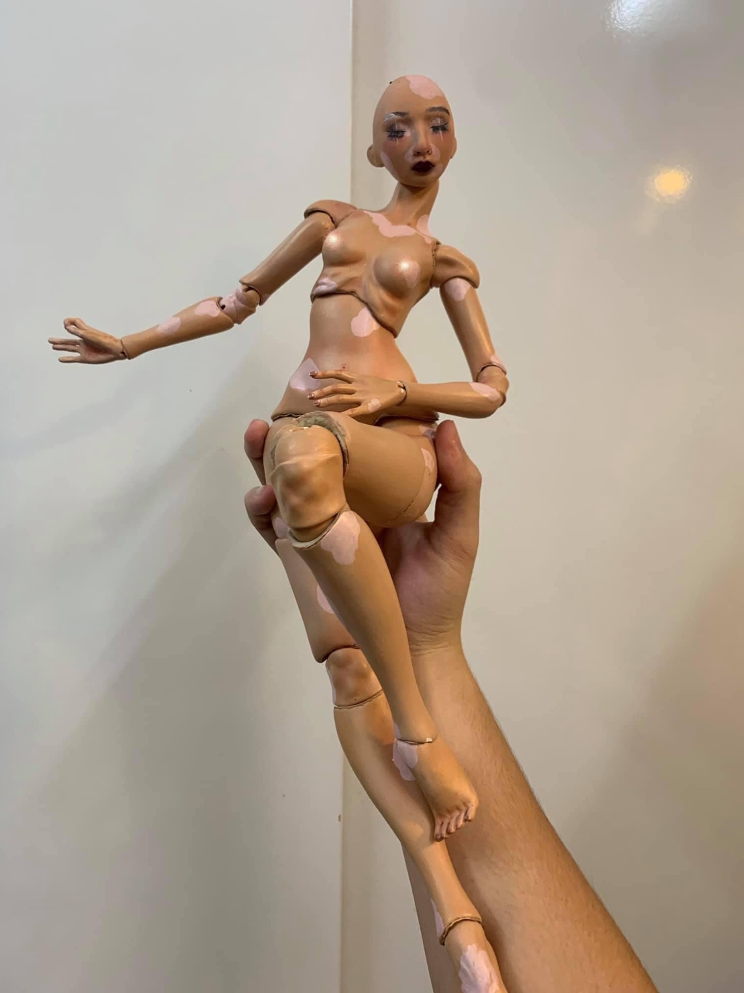 chàng trai 17 tuổi làm búp bê khớp cầu ảnh 6 chang trai 17 tuoi lam bup be khop cau anh 6