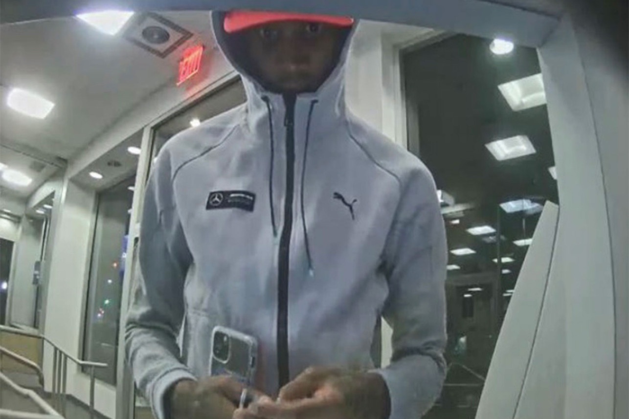 Trom 2 trieu USD tien cuu tro Covid-19 anh 1