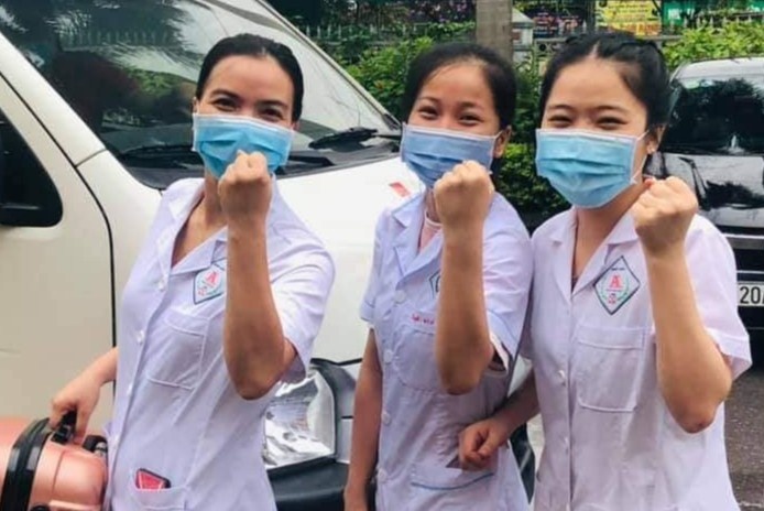 Bac si o Bac Giang khong nhan ra dong nghiep vi mac do bao ho kin mit hinh anh