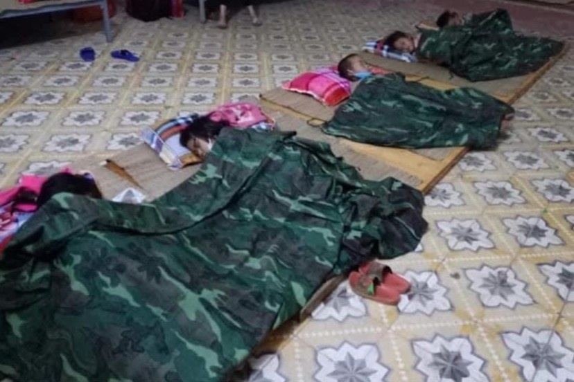 ‘Nhieu em be o Dien Bien di cach ly chi co mot bo quan ao tren nguoi’ hinh anh