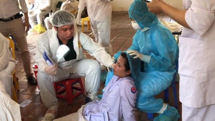 Y, bac si Bac Ninh mat nuoc, ngat xiu vi kiet suc hinh anh