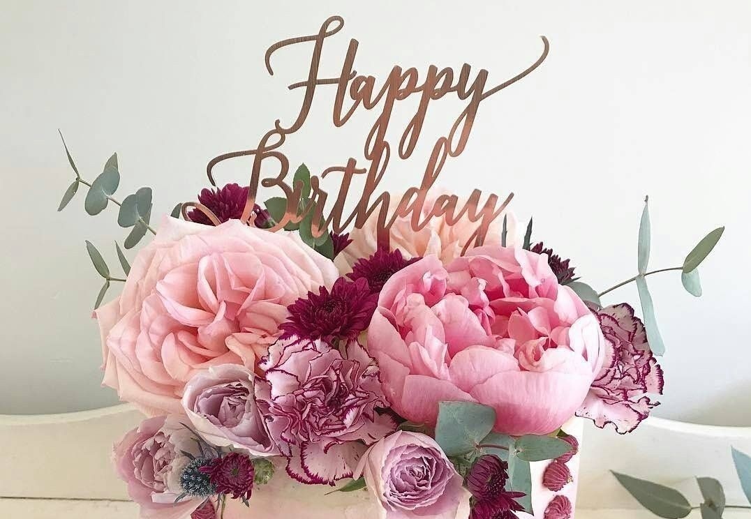 Me tra tien banh kem cho nguoi la trong sinh nhat con trai da mat hinh anh