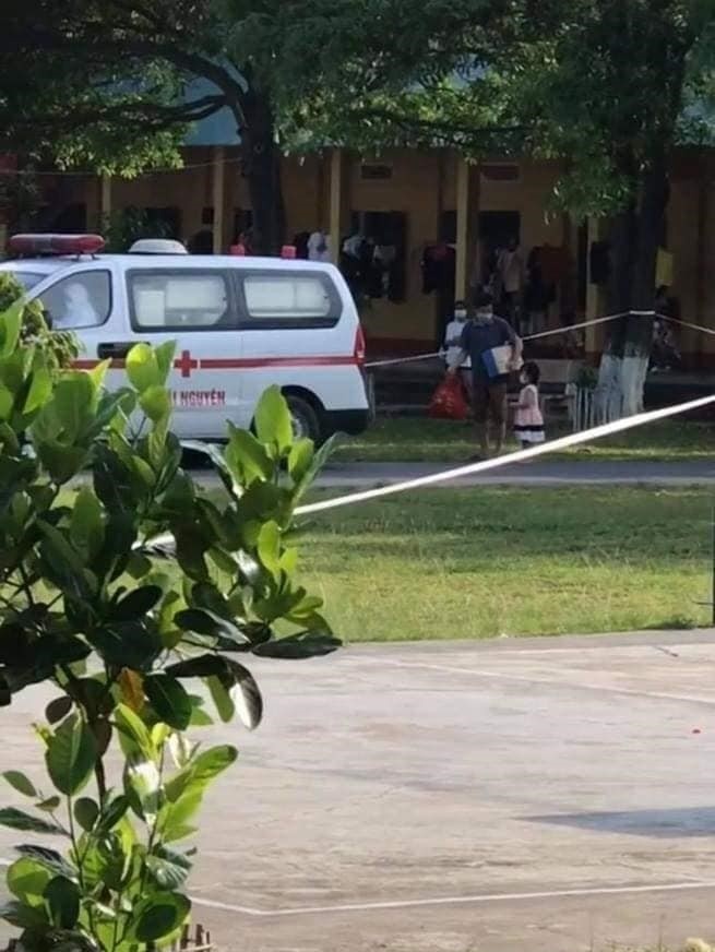 bố xin đưa con gái 2 tuổi đi nhập viện ảnh 1 bo xin dua con gai 2 tuoi di nhap vien anh 1