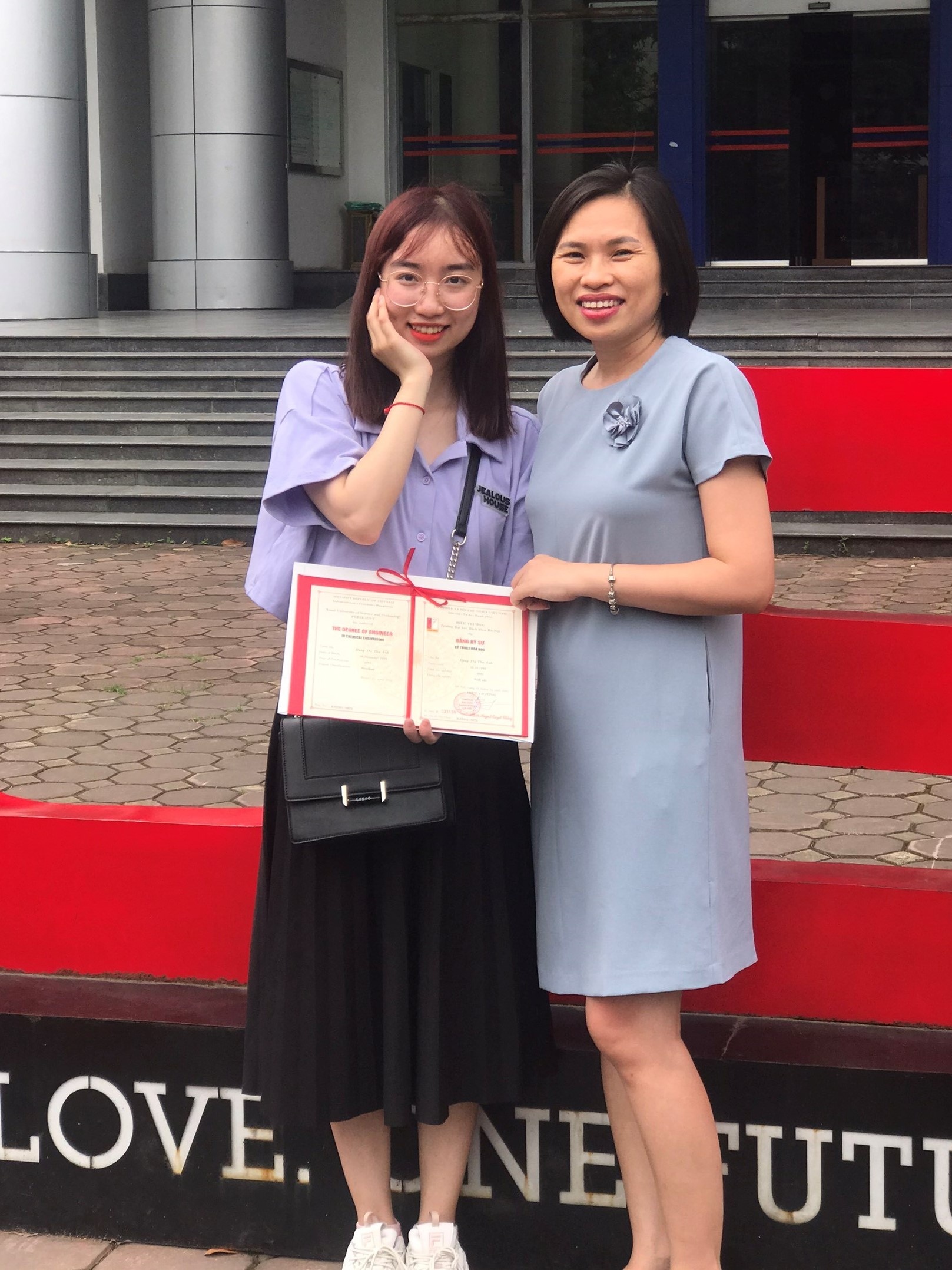 Nữ sinh tốt nghiệp xuất sắc ĐH Bách khoa Hà Nội ảnh 2 Nu sinh tot nghiep xuat sac DH Bach khoa Ha Noi anh 2