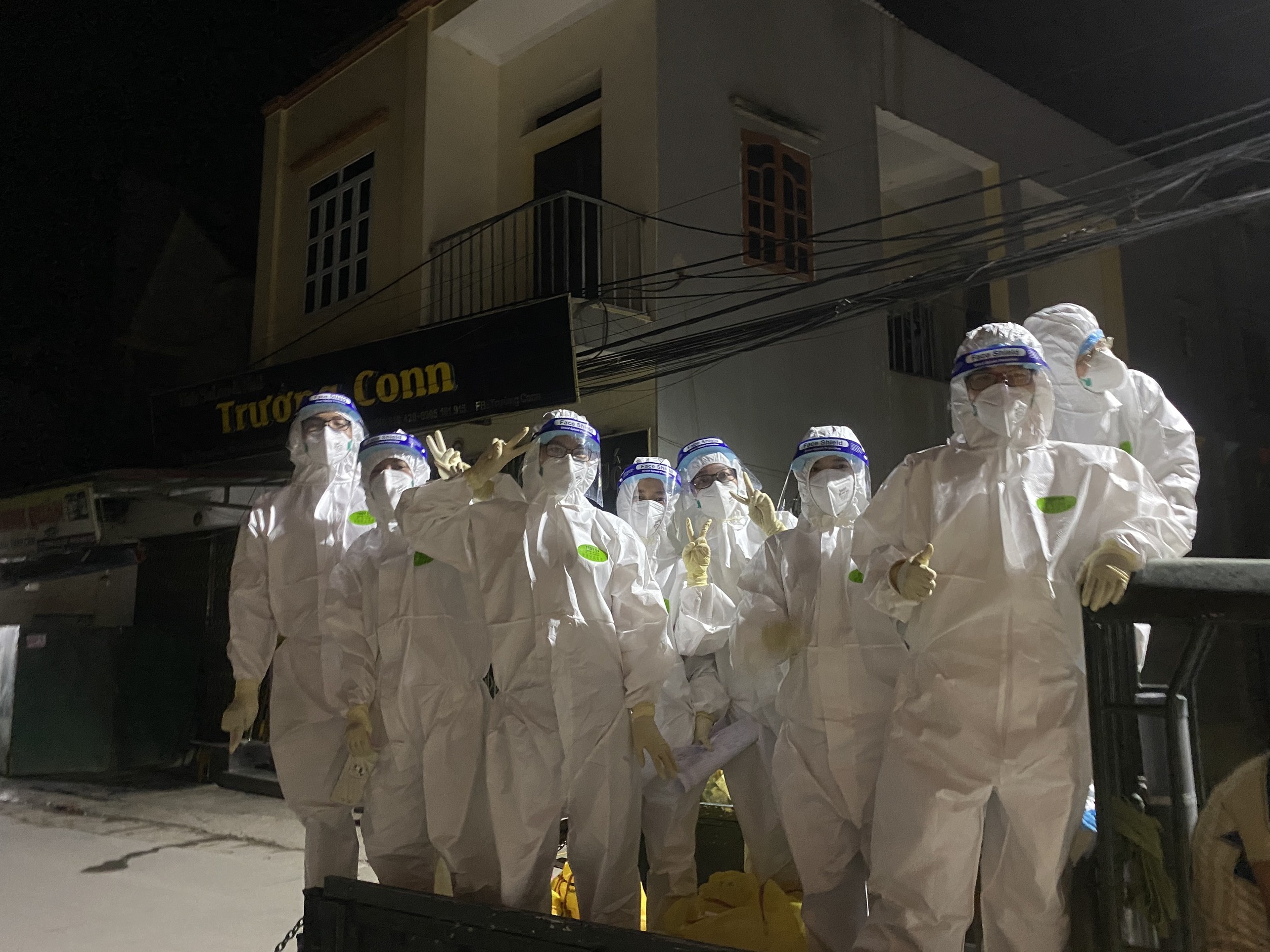 Nhan vien y te ngat xiu o Bac Giang duoc ve tang tranh anh 7