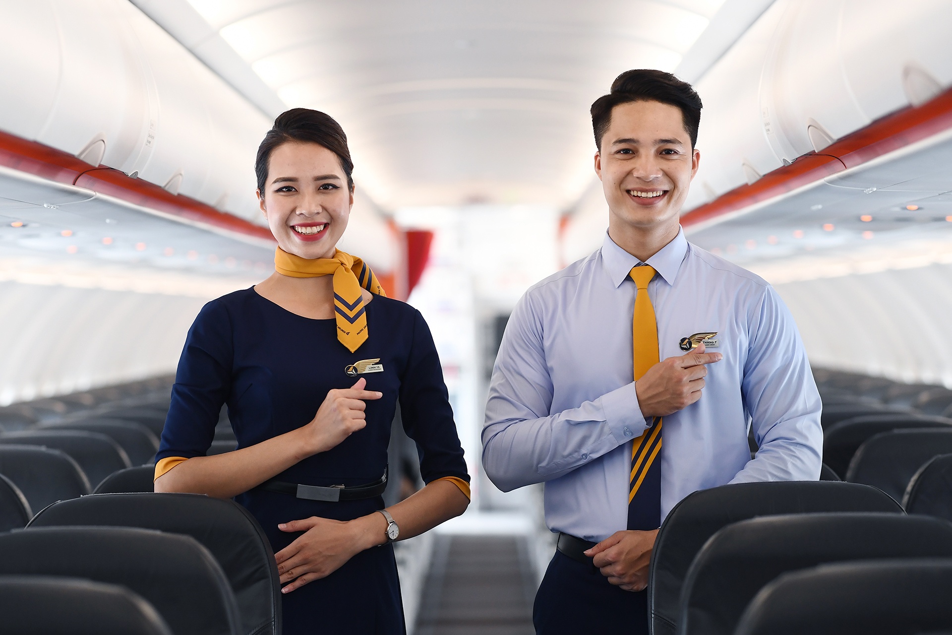 tiep vien hang khong chuyen nghe vi dich anh 3