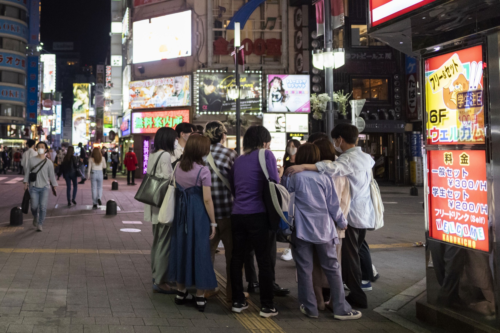 Cuộc sống về đêm ở Tokyo nhộn nhịp bất chấp dịch ảnh 1 Cuoc song ve dem o Tokyo nhon nhip bat chap dich anh 1