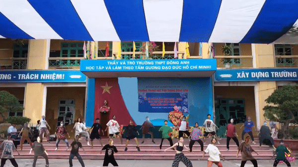 Bieu dien van nghe online vi khong duoc lam le be giang o Ha Noi hinh anh