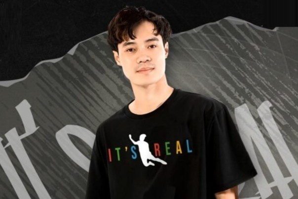 Van Toan bi lam gia ao in hinh cu nga trong tran gap Malaysia hinh anh