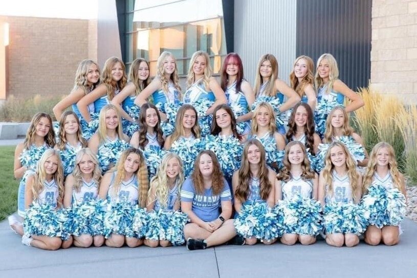 Nu sinh mac hoi chung Down bi xoa khoi anh ky yeu hinh anh