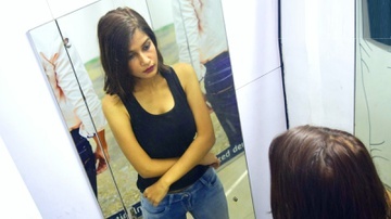 Hang loat clip nhay cam cua camera trong nha bi dua len mang o Canada hinh anh