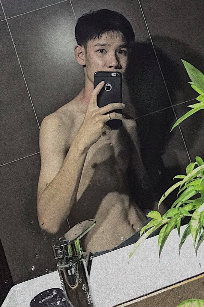 Chàng trai lột xác nhờ tập gym trong dịch ảnh 1 Chang trai lot xac nho tap gym trong dich anh 1