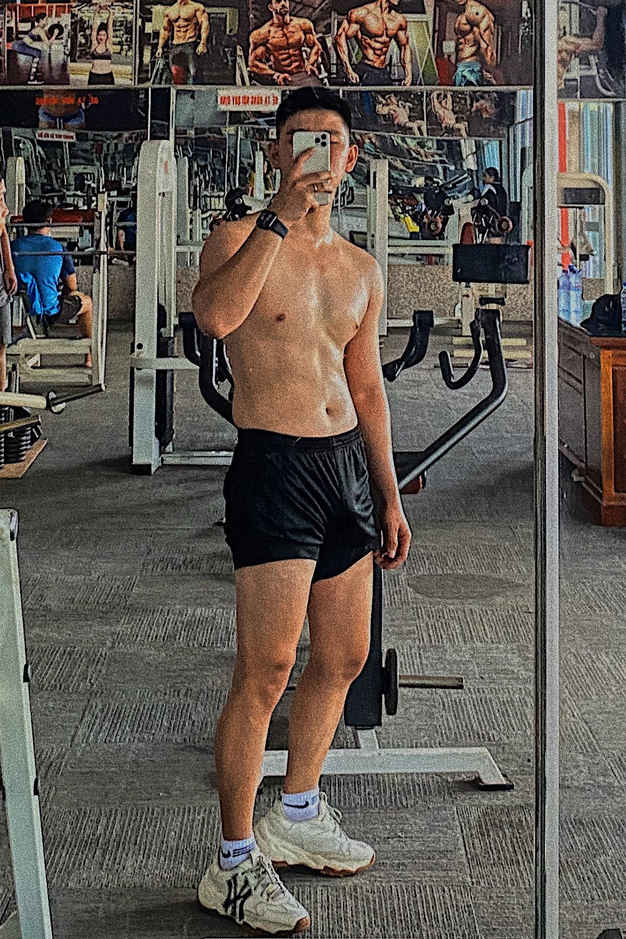 Chàng trai lột xác nhờ tập gym trong dịch ảnh 4 Chang trai lot xac nho tap gym trong dich anh 4