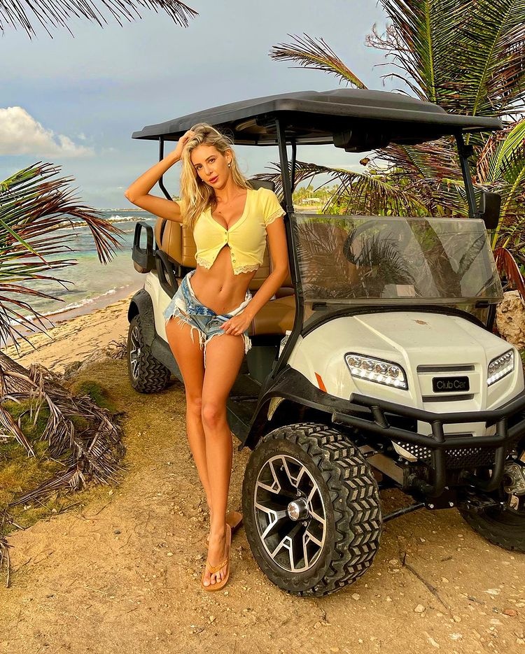 Nguoi mau My noi tieng nho dang anh goi cam khi choi golf anh 10