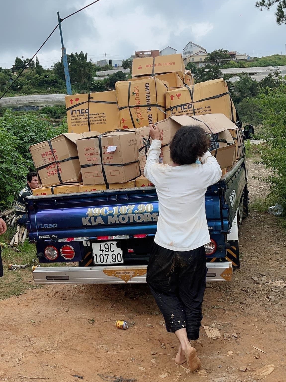 Nhiều bạn trẻ Đà Lạt gom rau sạch gửi tặng người dân TP.HCM ảnh 4 Nhieu ban tre Da Lat gom rau sach gui tang nguoi dan TP.HCM anh 4