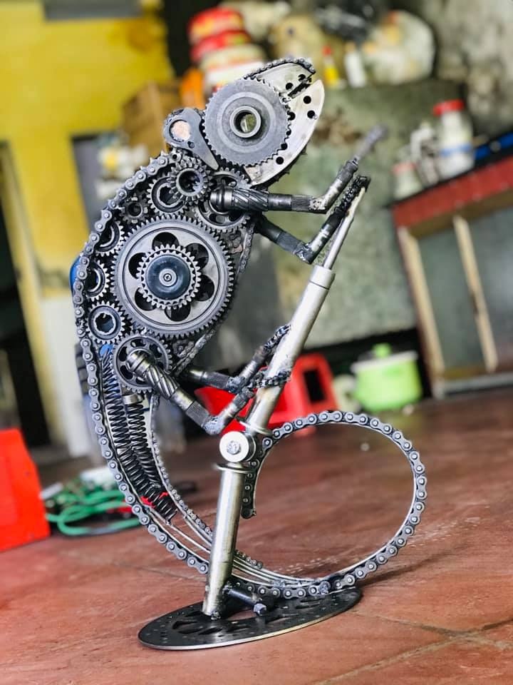 Bỏ việc lương cao để khởi nghiệp với linh kiện ôtô xe máy ảnh 3 Bo viec luong cao de khoi nghiep voi linh kien oto xe may anh 3