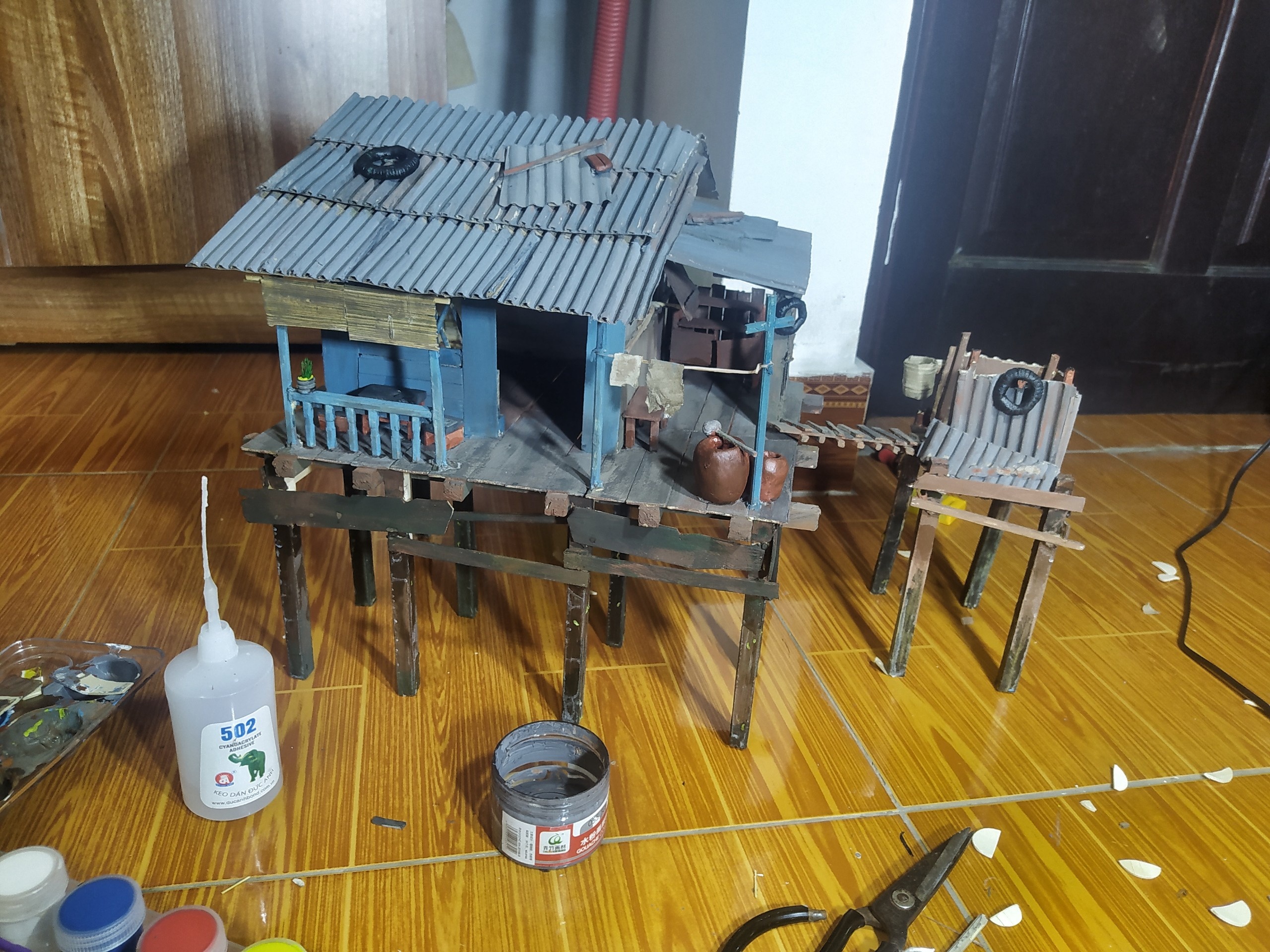 Mô hình nhà ở miền Tây trang trí cho bể cá ảnh 2 Mo hinh nha o mien Tay trang tri cho be ca anh 2